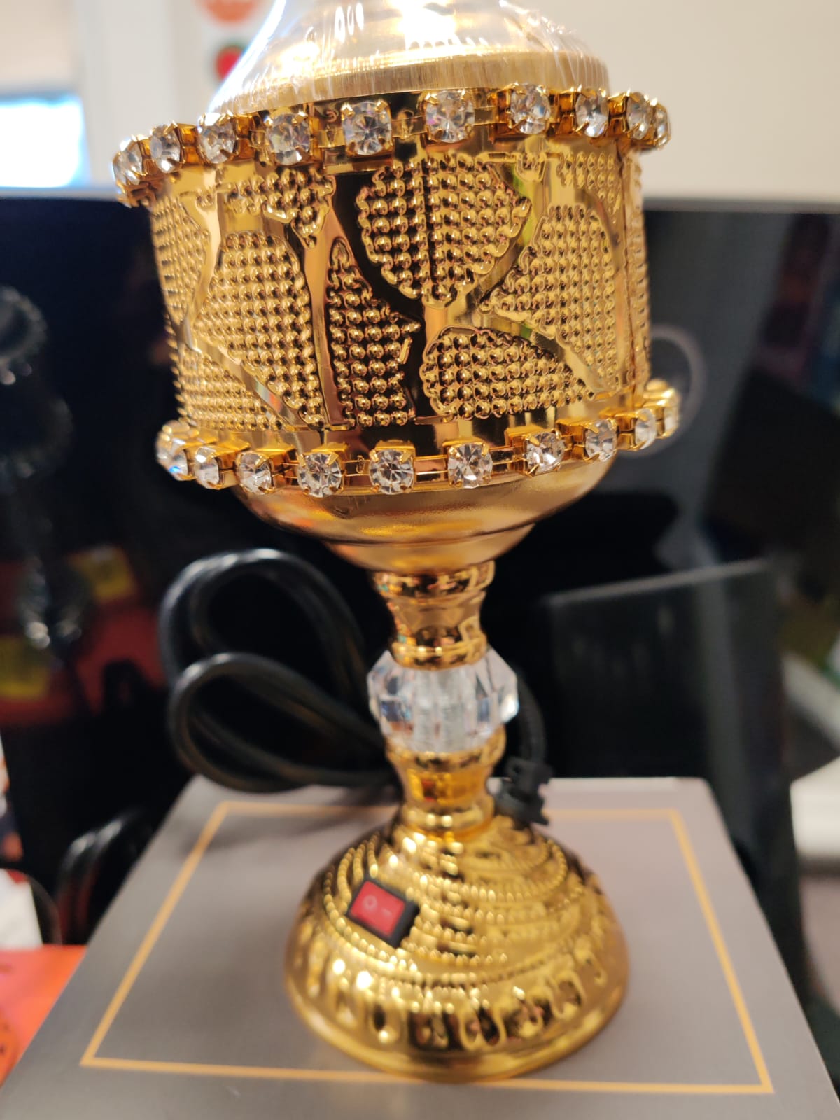 Luxury Electric Bakhoor Burner – Gold Rhinestone Oud Incense Mabkhara