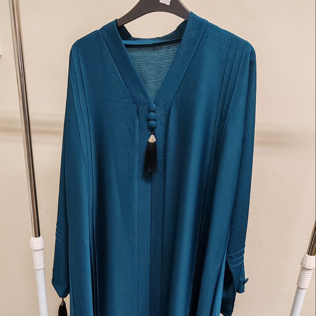 Abaya with Minimalist Linear Detailing & Tassel Accent – Elegant 