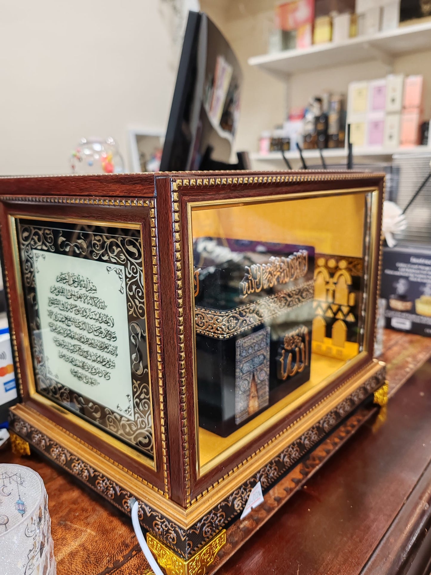 Kaaba Islamic Wall Art Frame with Gold Detailing – Arabic Calligraphy Home