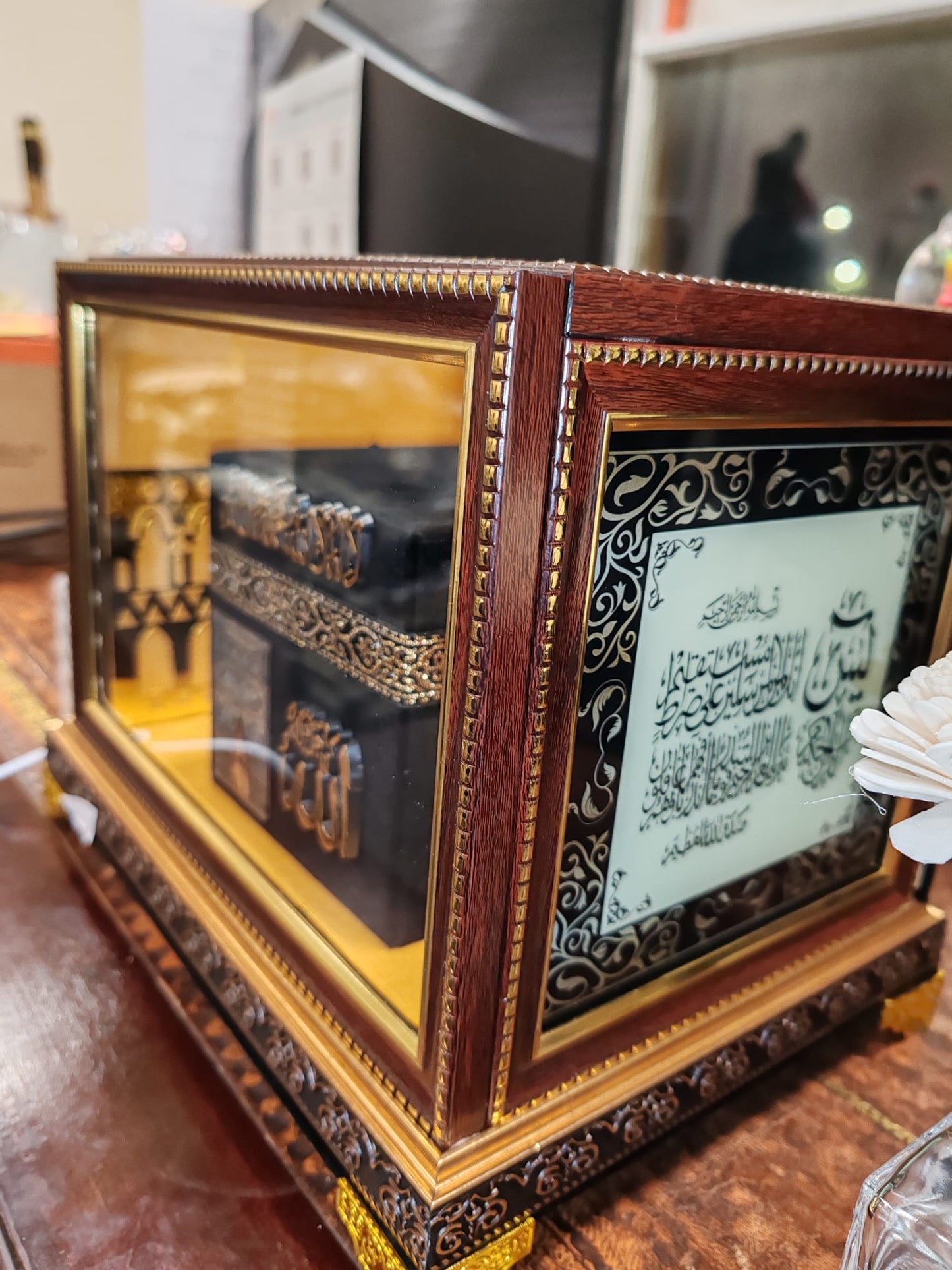 Kaaba Islamic Wall Art Frame with Gold Detailing – Arabic Calligraphy Home