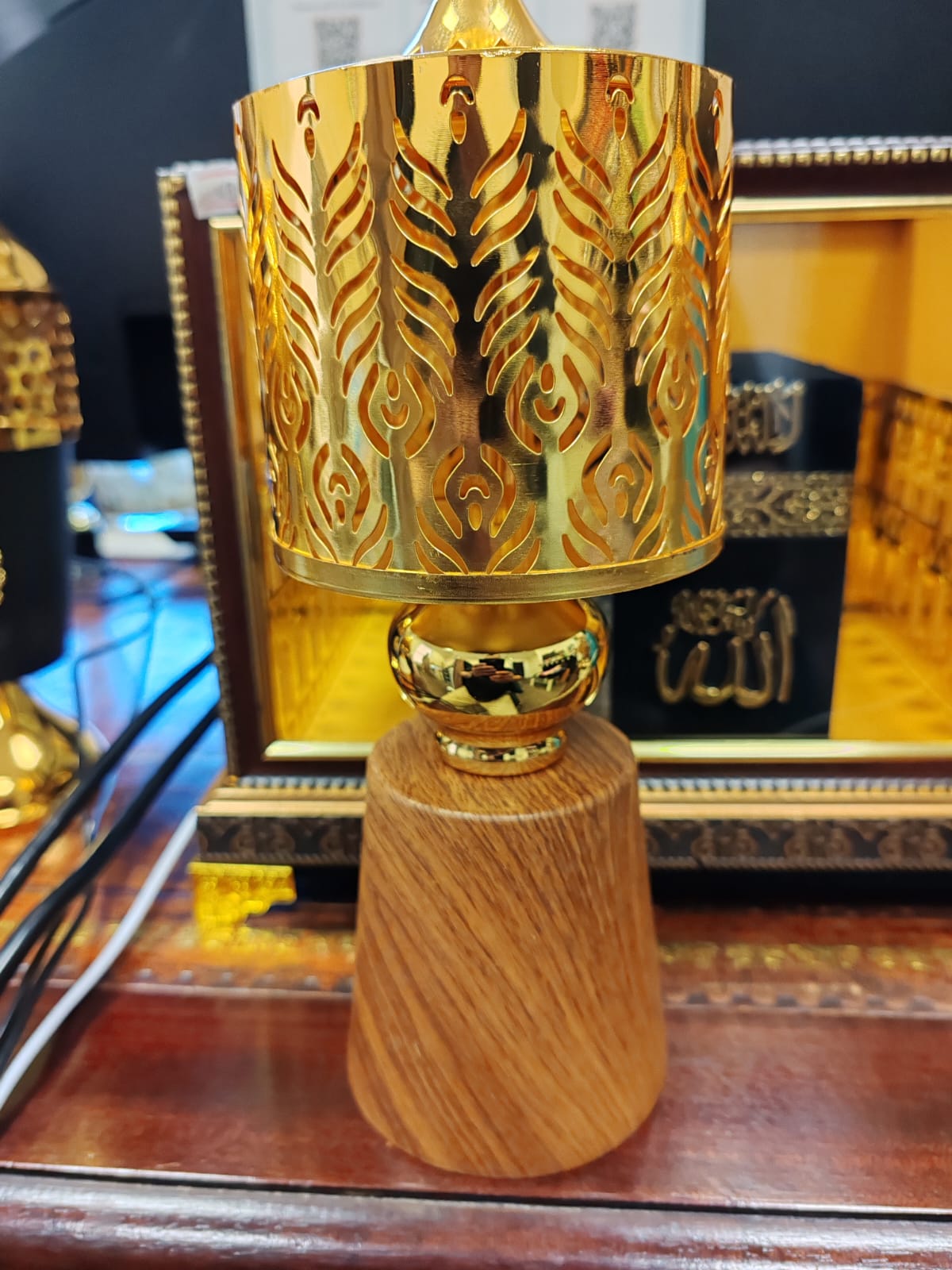 Luxury Royal Gold &amp; White Bakhoor Burner – Crown Arabic Oud Incense Holder