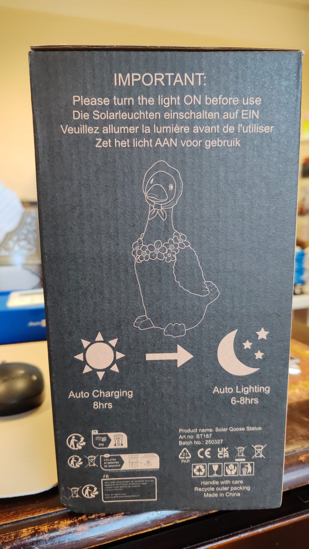 Solar Powered Duck Garden Statue – Resin Outdoor Ornament with LED